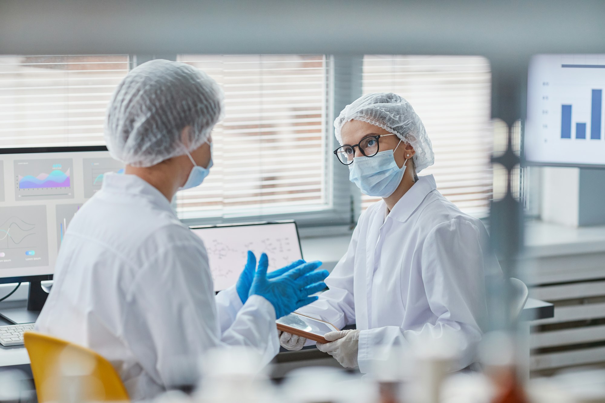 Scientists working in team at the lab