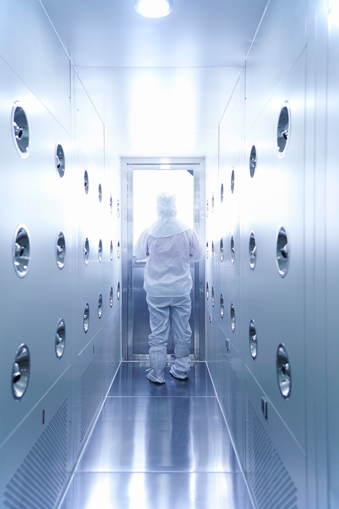 Properly designed cleanrooms support sterile manufacturing by controlling critical environmental factors.